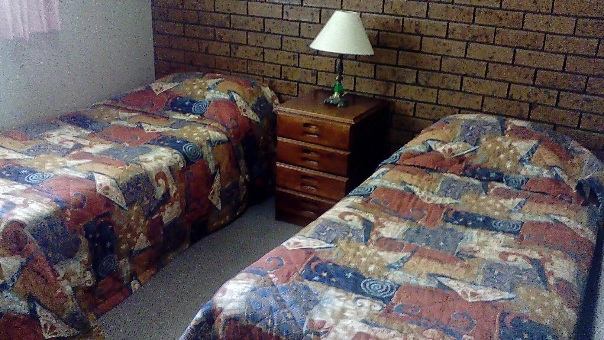 Cardigan Lodge Motel 巴拉兰特 外观 照片